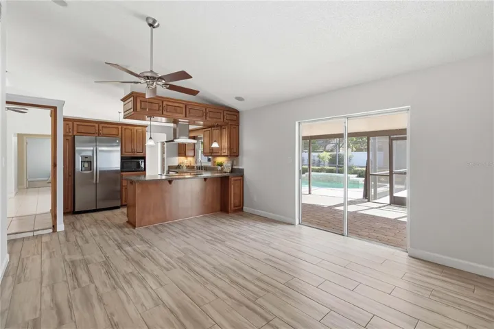 Family room space with easy access to the kitchen and lanae