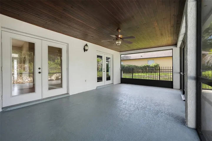Enclosed lanai