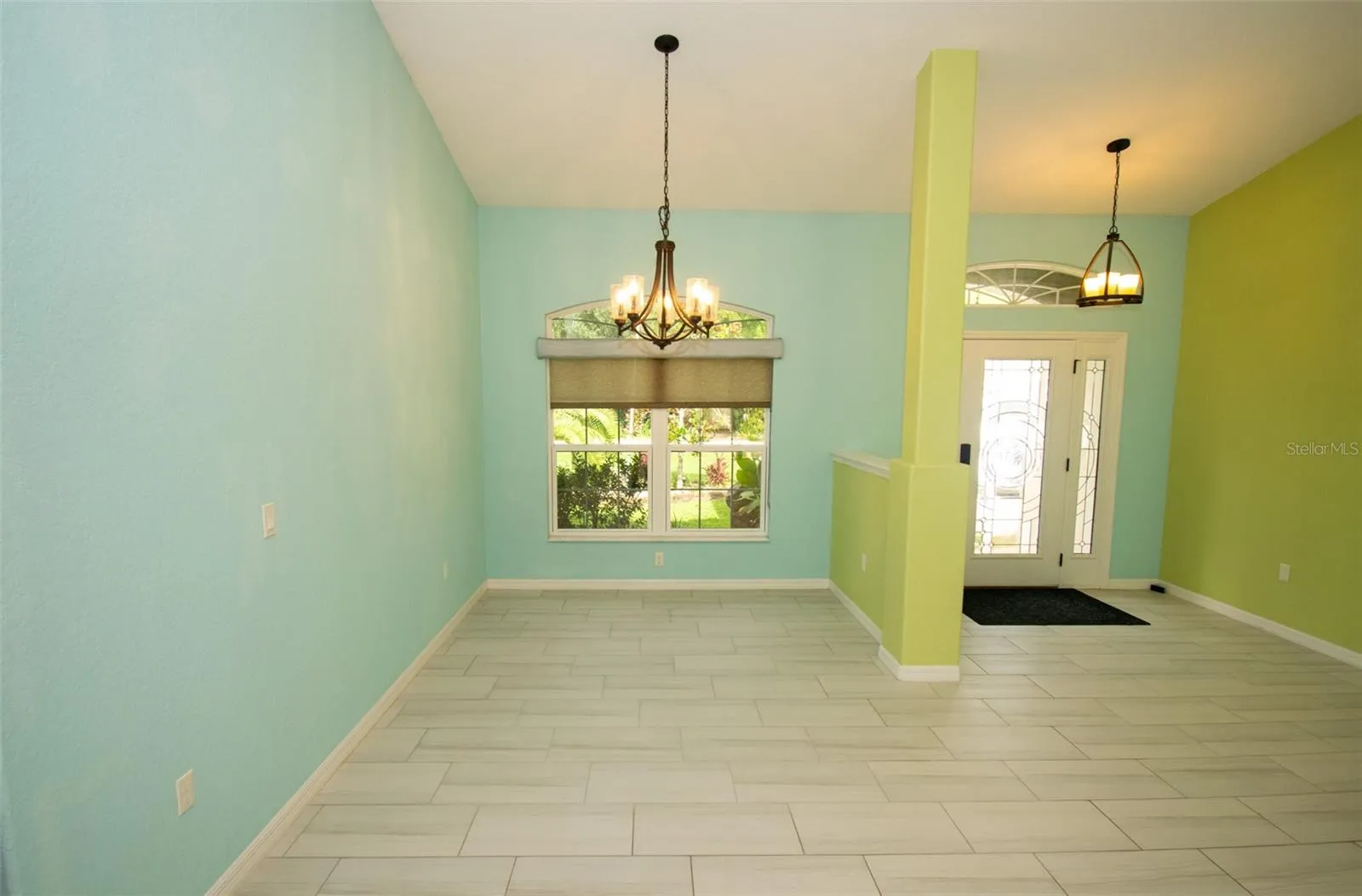 If you like to entertain, you will love the extra-large dining area. The pleasing aroma of food hits you at the front door.
