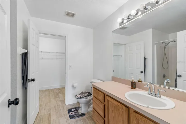 EN-SUITE FOR THE MASTER