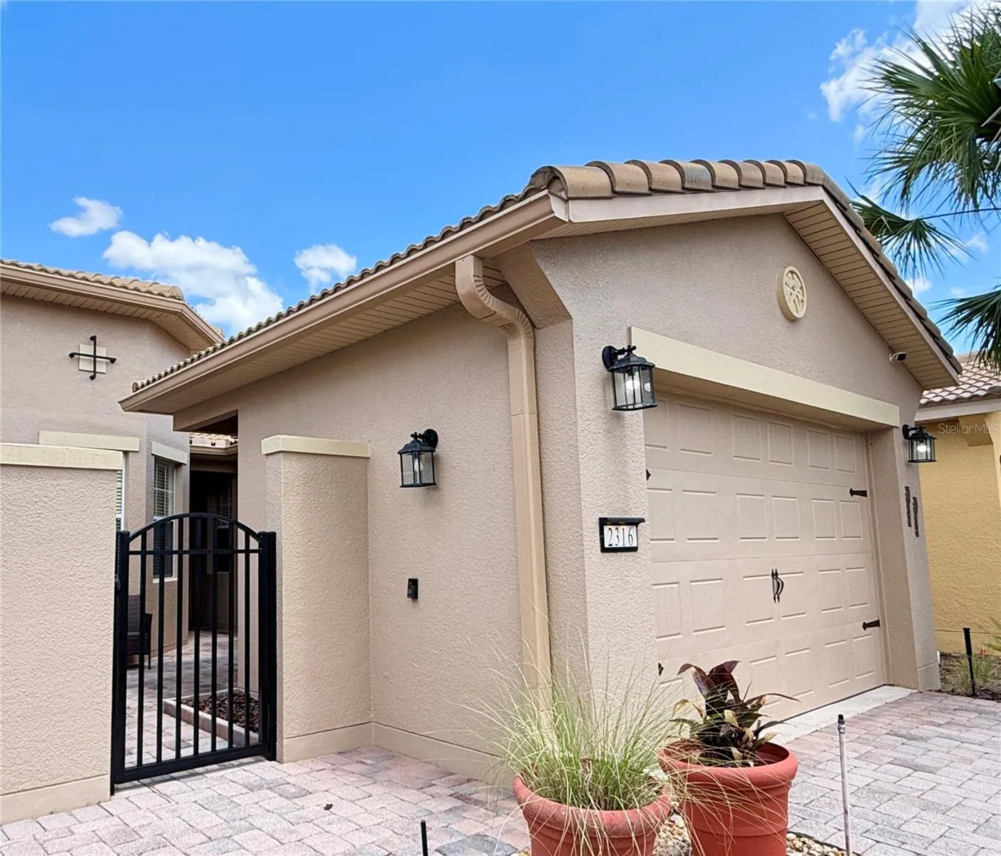 Courtyard Villa with over 1500 SF