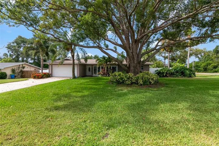 Welcome to 1801 Oak Park Dr N !!