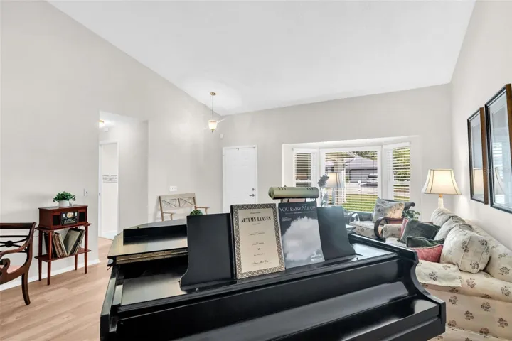 Abundant natural light flows through the beautiful bay window~