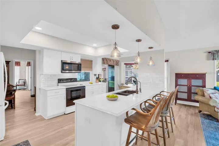 Stunning kitchen renovation &amp; newly opened to the living room~