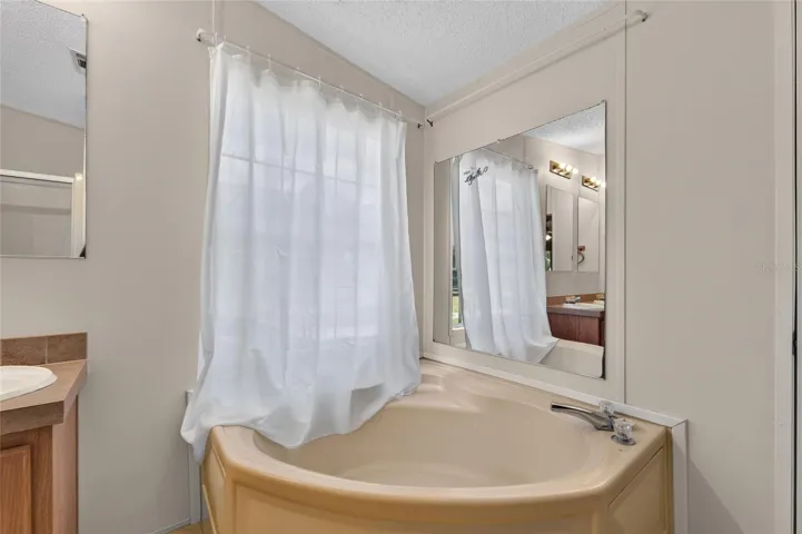 Primary En Suite Bath