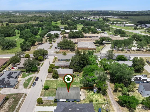 Located near the heart of downtown Lake Wales amenities