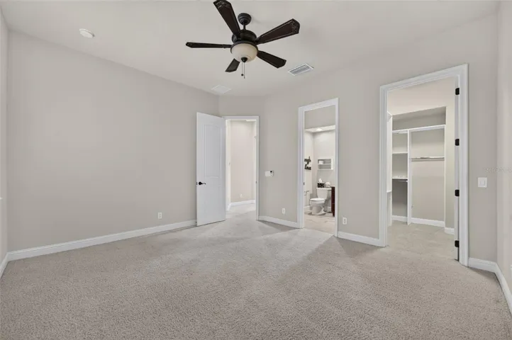 Bedroom 3 en suite and walk-in closet