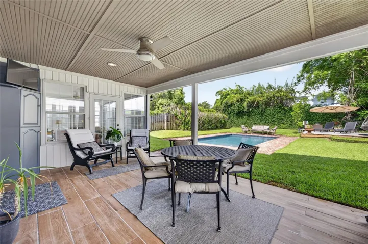 Covered lanai with tile flooring