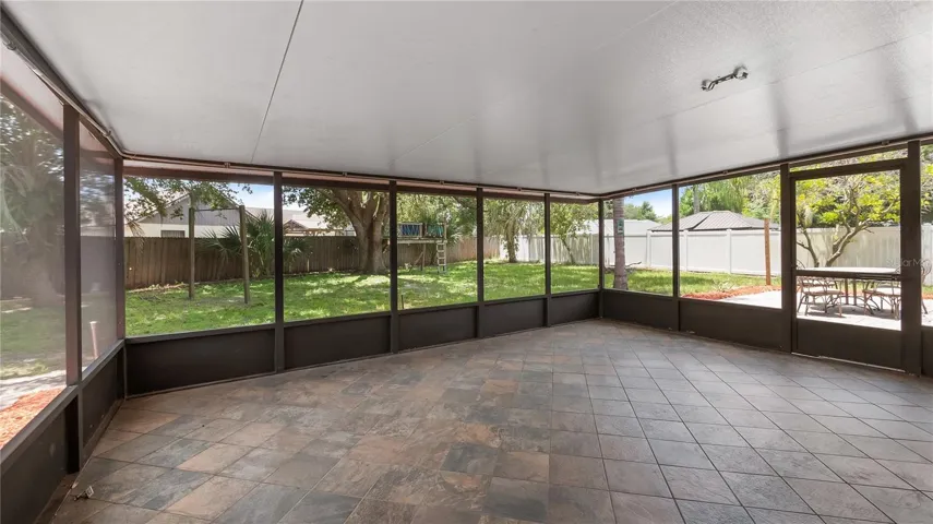 Large Screened in Lanai