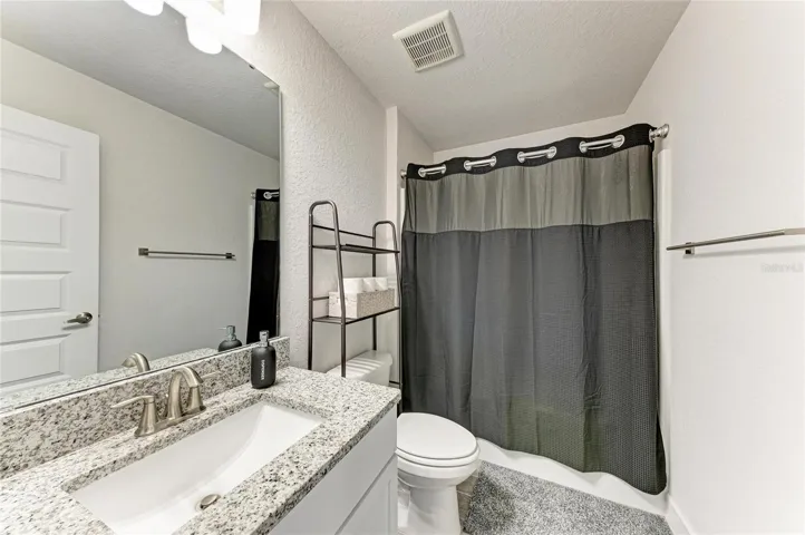 Full Bathroom 2
