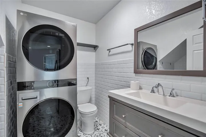 Bathroom, laundry room Downstairs