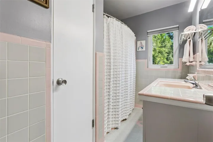 2nd bathroom