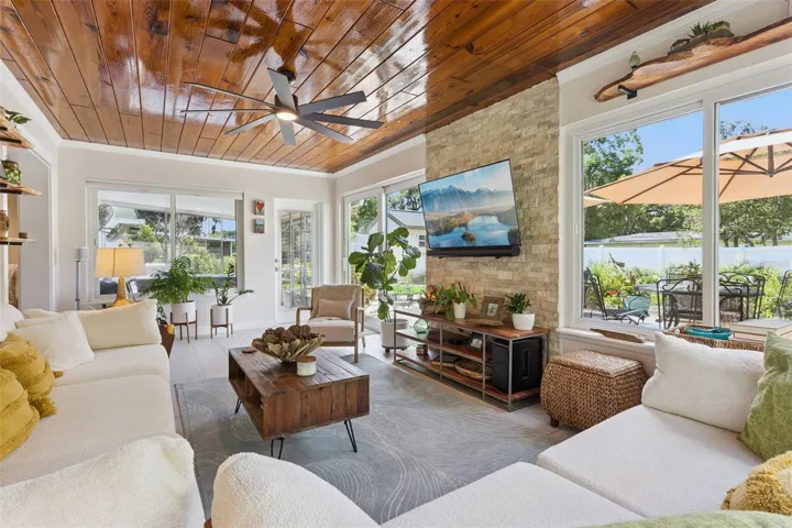 Family room or Florida room - fully AC