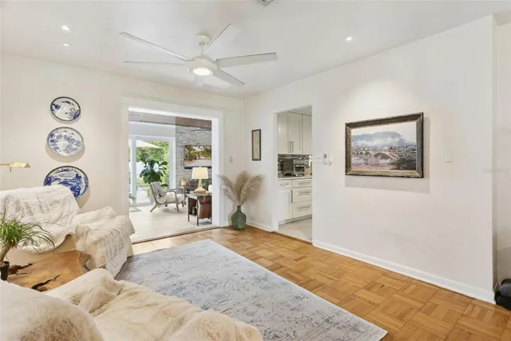Sitting area/ living room