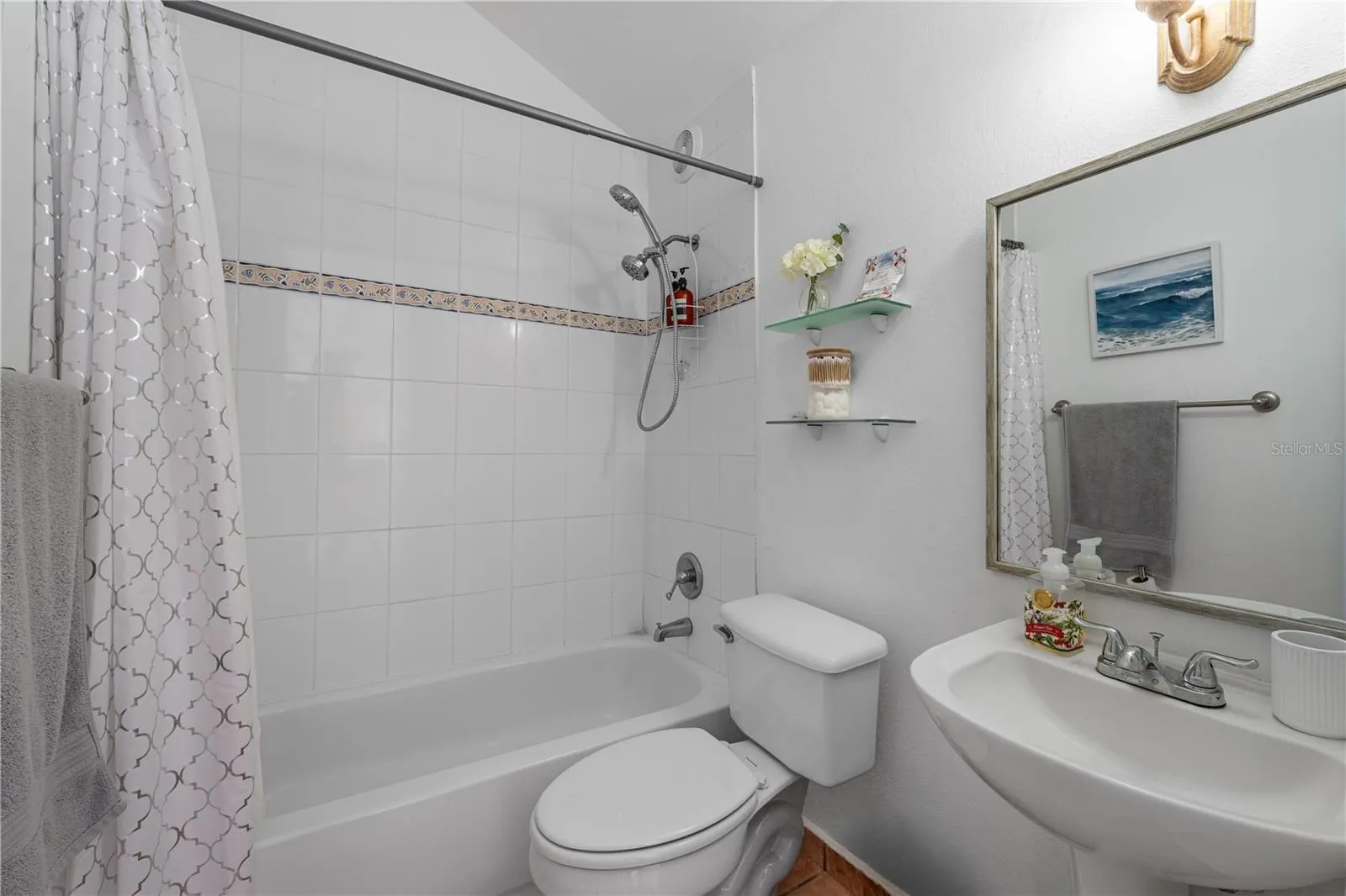 Bathroom 2 (Second Level )