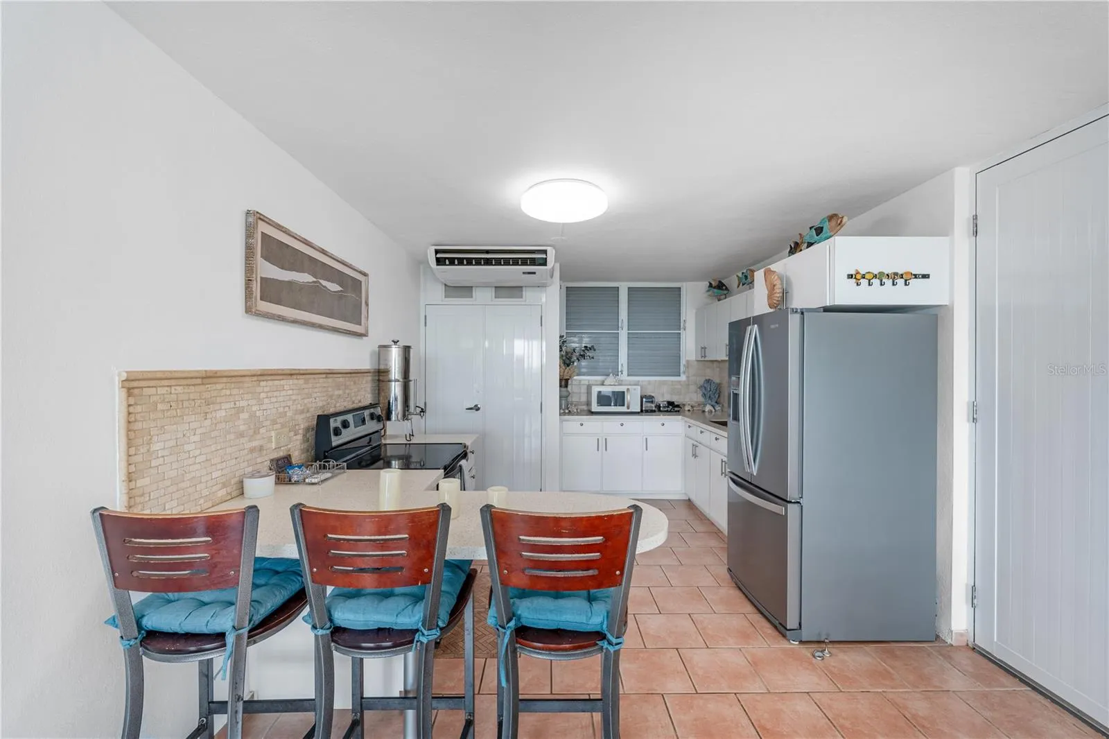 Counter and Kitchen