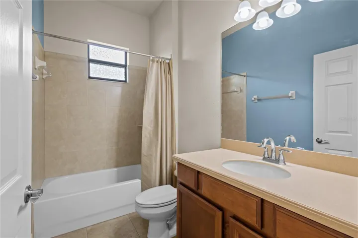Bathroom 2 between bedroom 2 and bedroom 3