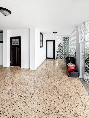 Entrance foyer / Recibidor de entrada
