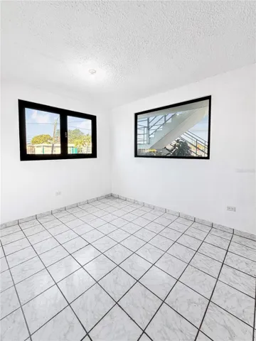 Living area – 2nd view / Sala – 2da vista