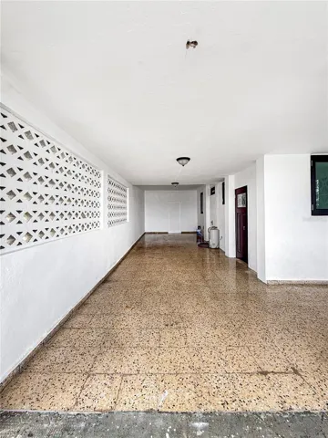 2-car covered carport / Marquesina techada para 2 autos