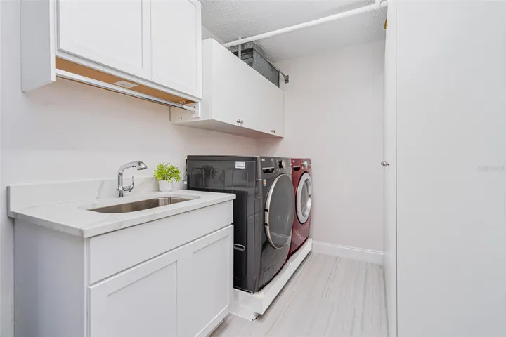 PRIMARY BEDROOM BATHROOM