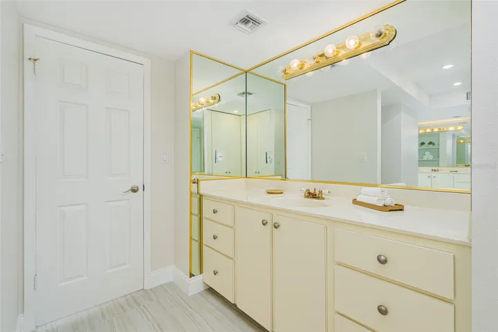 PRIMARY BEDROOM BATHROOM