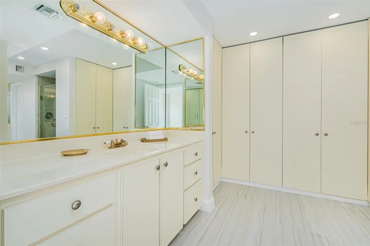 PRIMARY BEDROOM BATHROOM