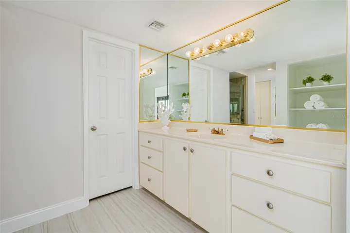 PRIMARY BEDROOM BATHROOM