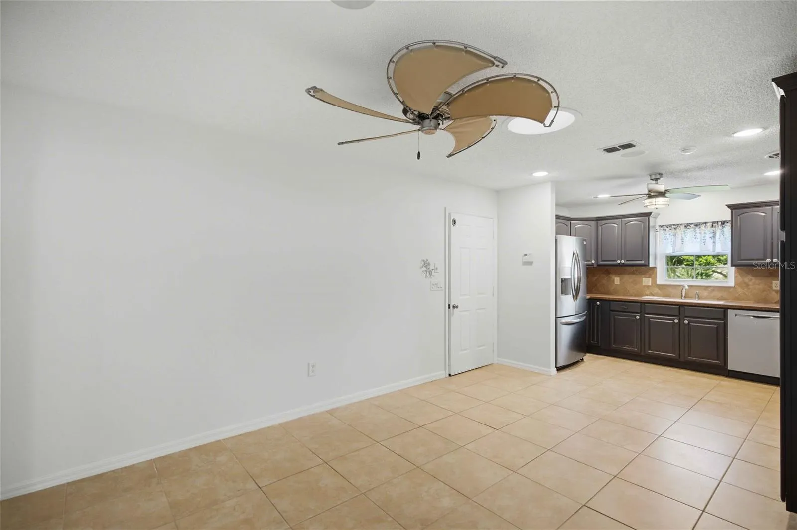 Dining Room/Kitchen 2