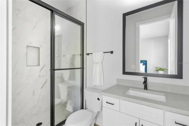 Full Bathroom 3