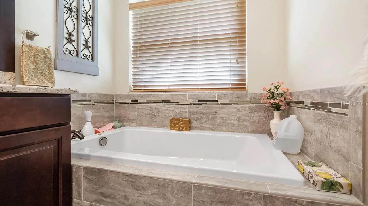 Jacuzzi Tub