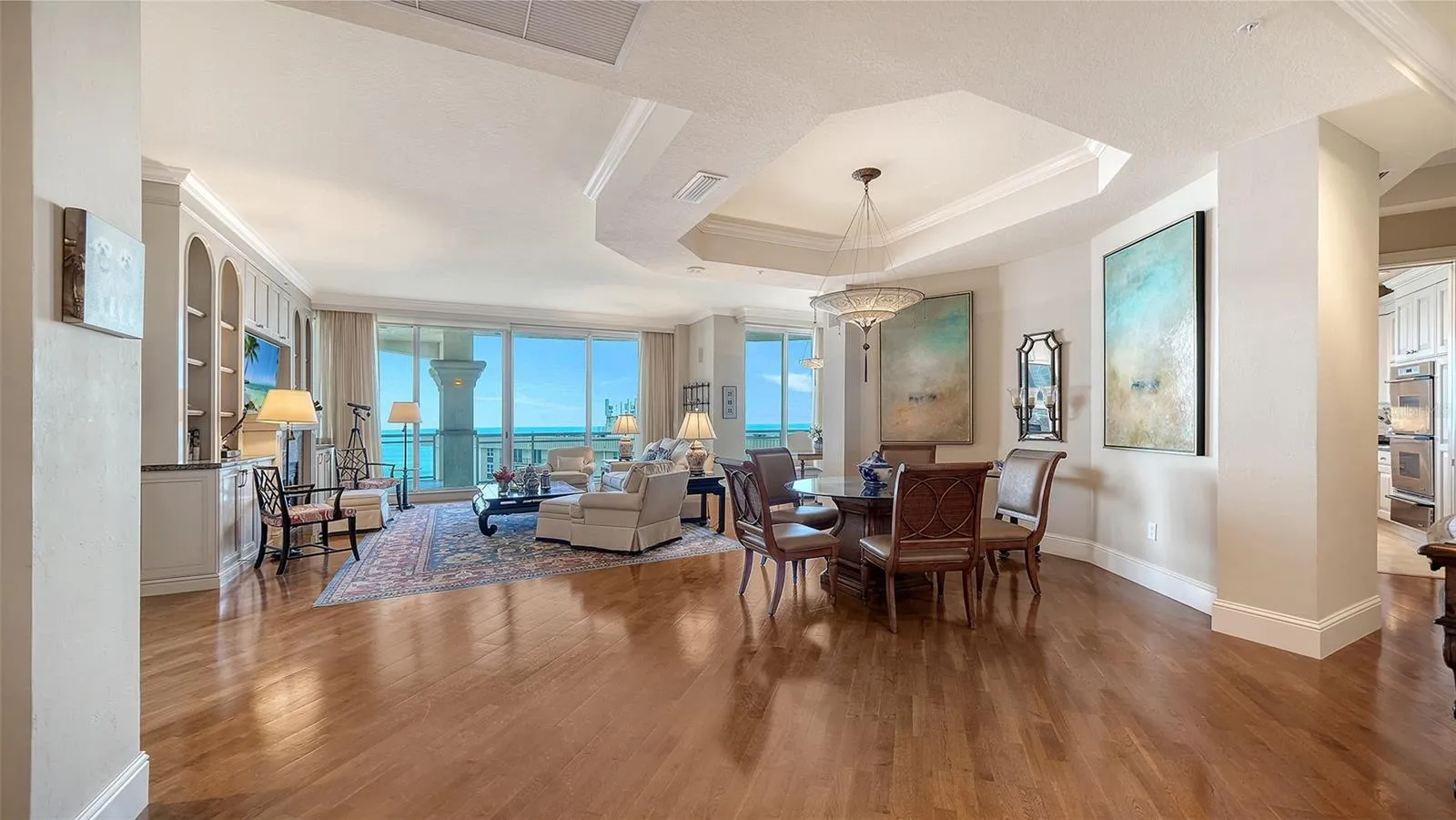 1206 GRAND SALON