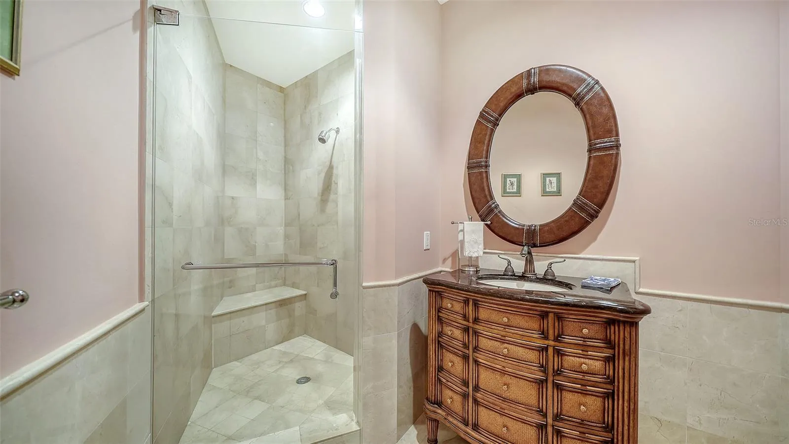 STUDY-ADJACENT FULL BATH