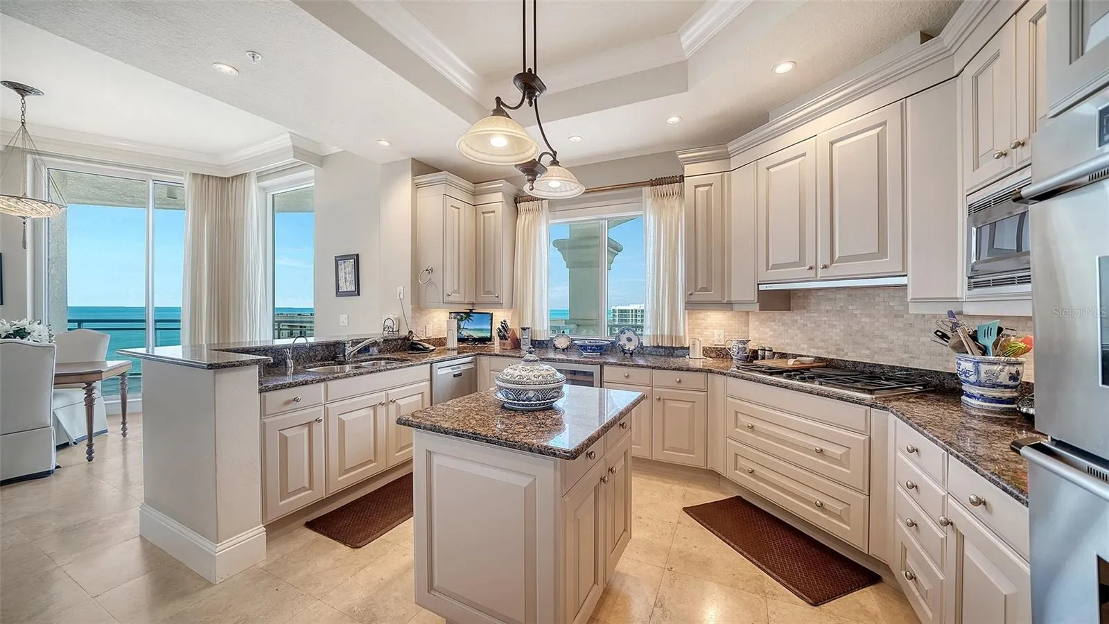 1206 CHEF'S KITCHEN