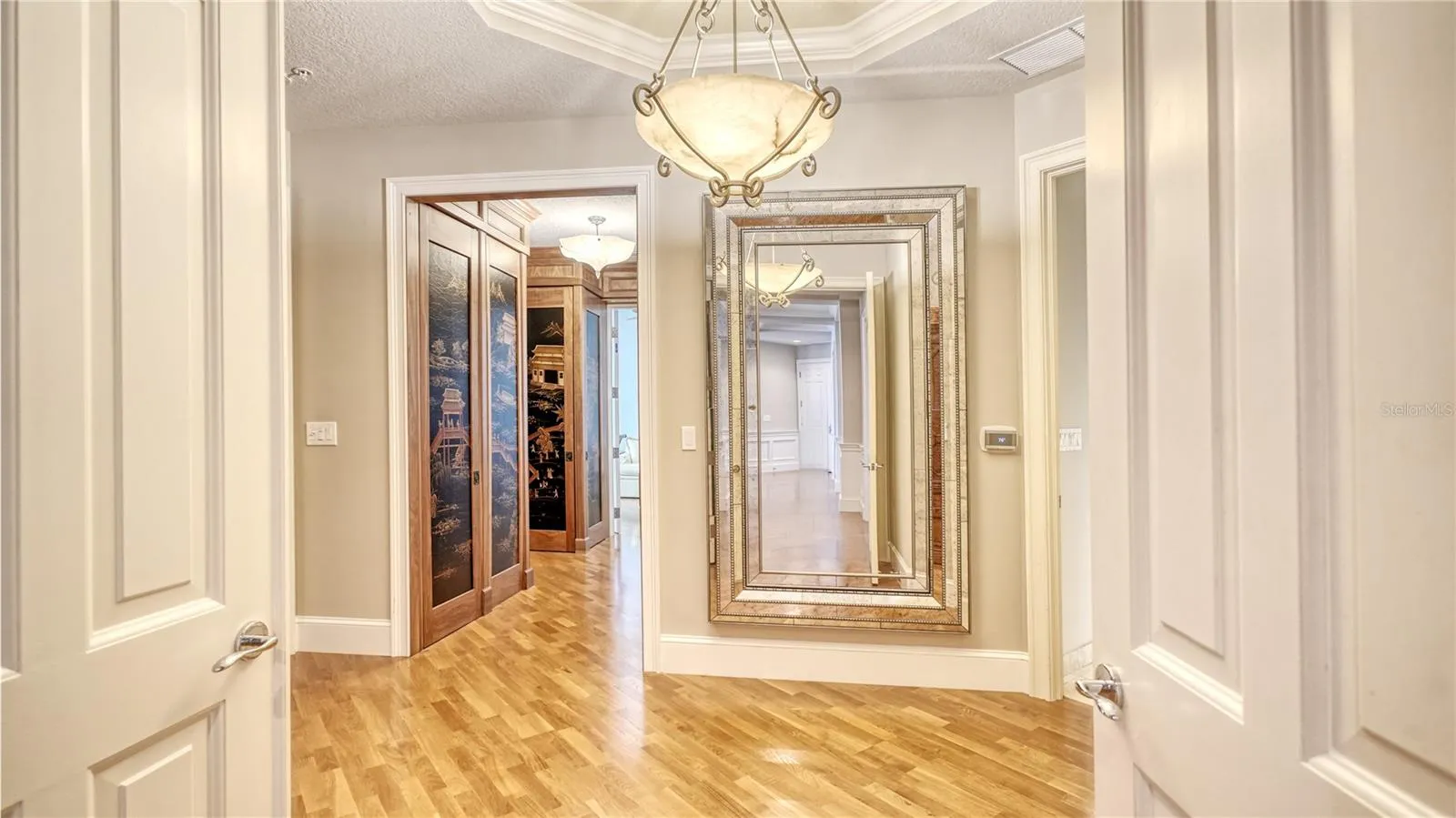 Connecting hall from 1205 into 1206