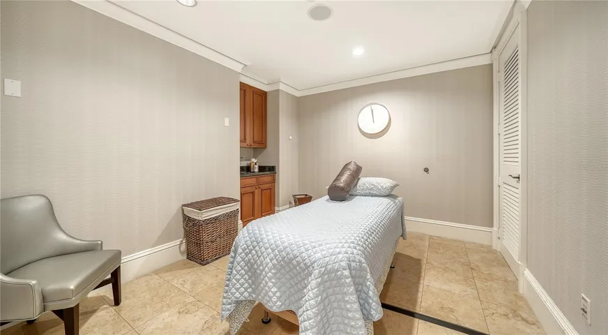 MASSAGE ROOM