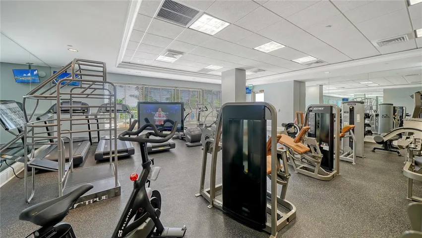 FITNESS ROOM