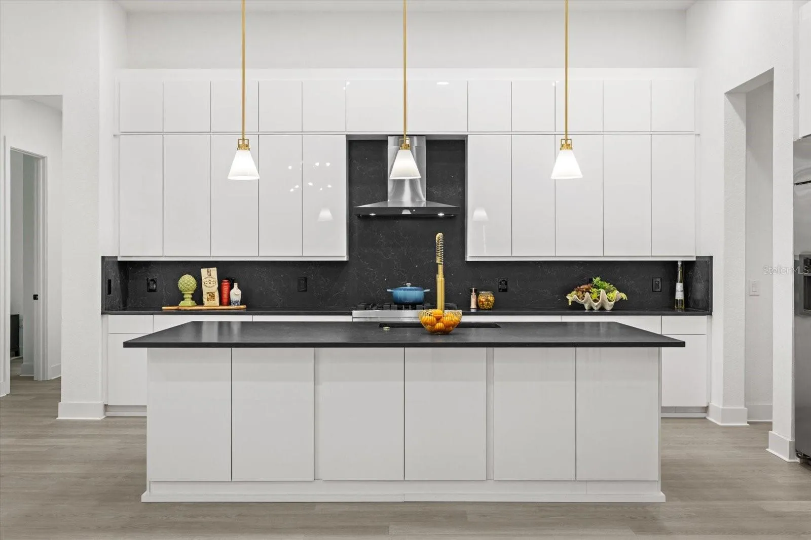 Kitchen Island w/extra Storage