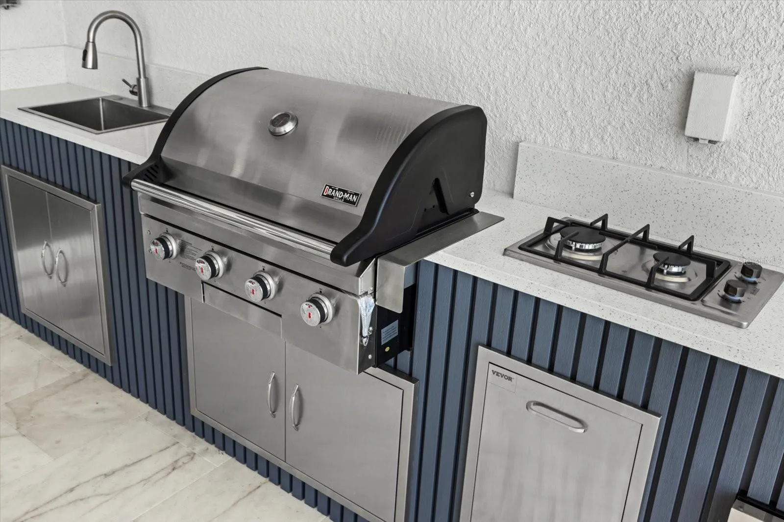 Outdoor Kitchen
