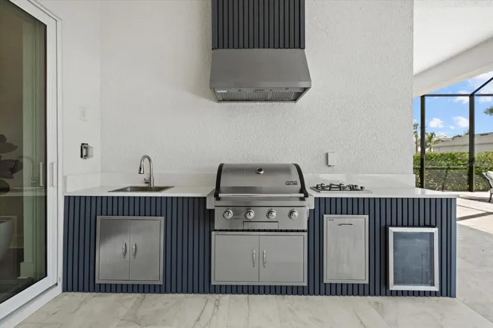 Outdoor Kitchen
