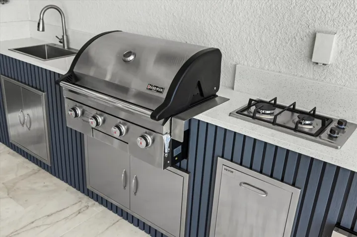 Outdoor Kitchen
