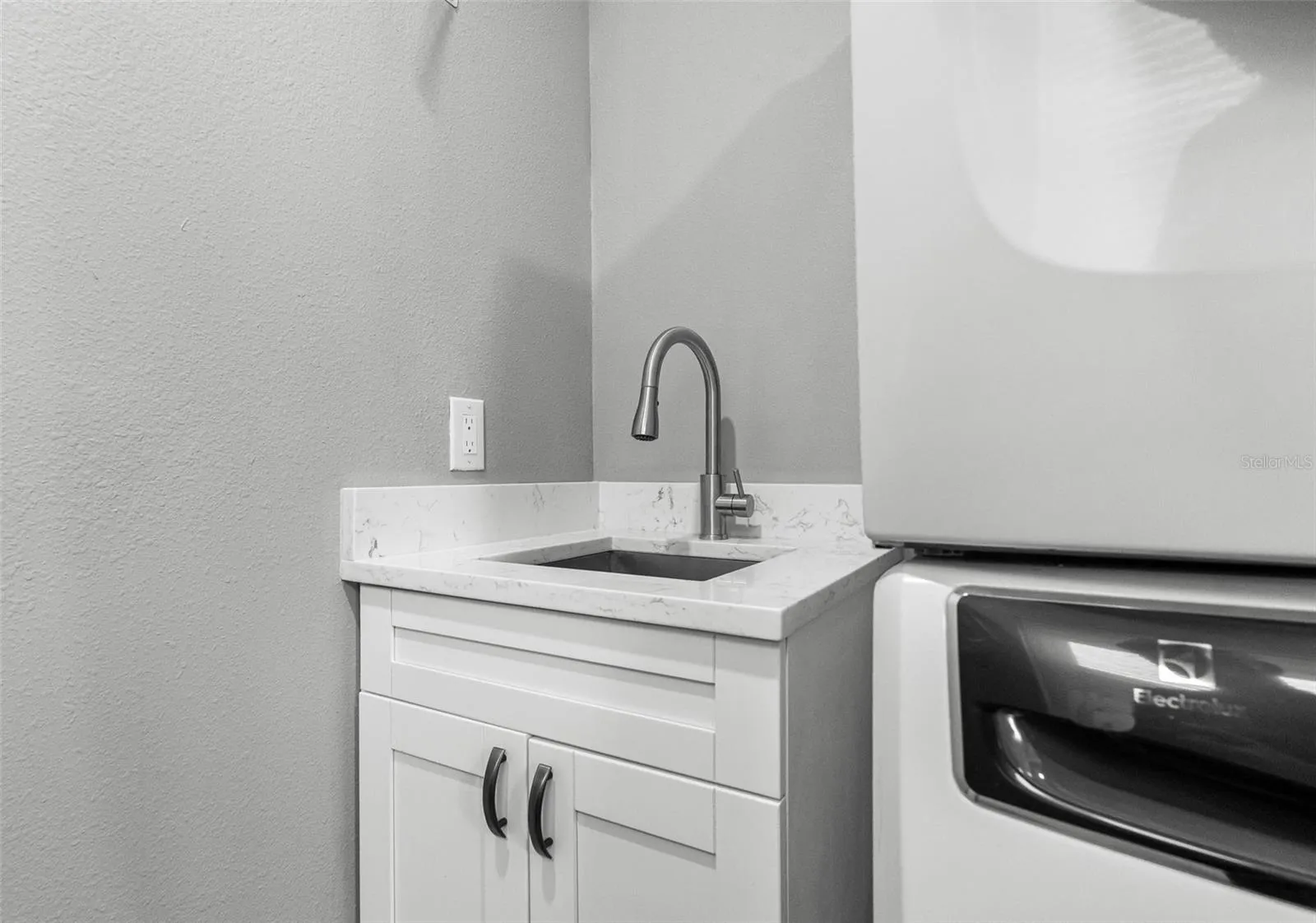 LAUNDRY ROOM SINK WTIH UNDER CABINET STORAGE