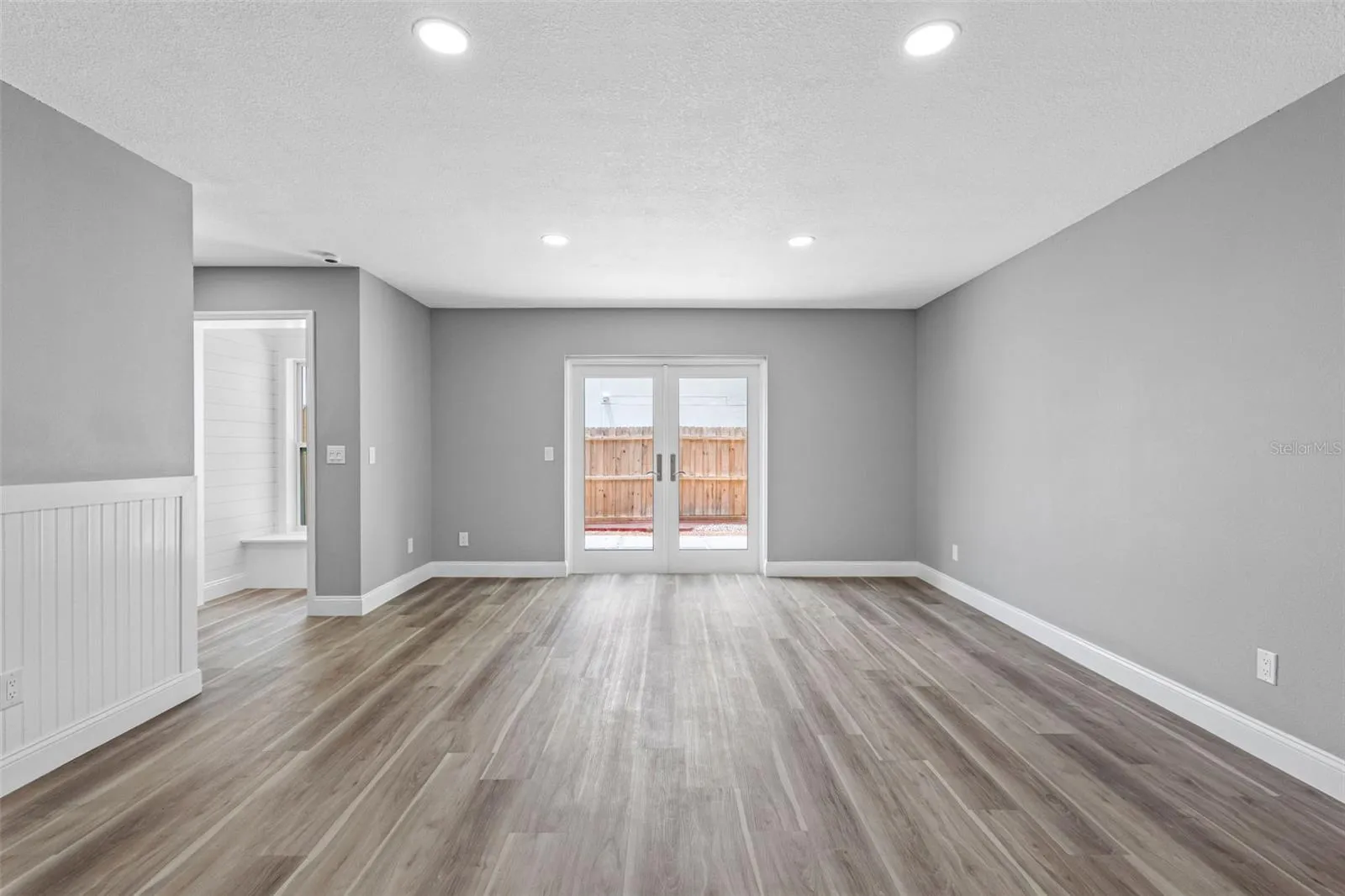 LIVING/DINING ROOM