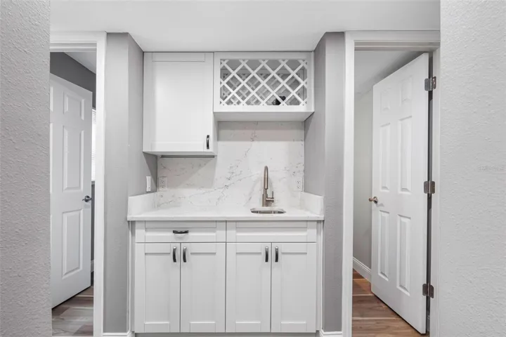 WET BAR/COFFEE BAR/ADDITIONAL FOOD PREP SPACE