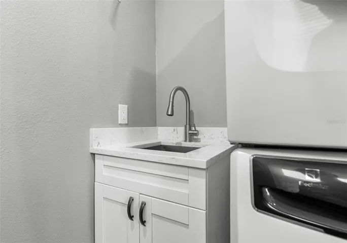 LAUNDRY ROOM SINK WTIH UNDER CABINET STORAGE
