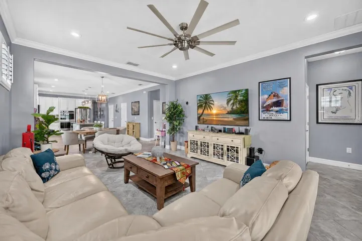 2465 Annacella Ave. - Spacious living area