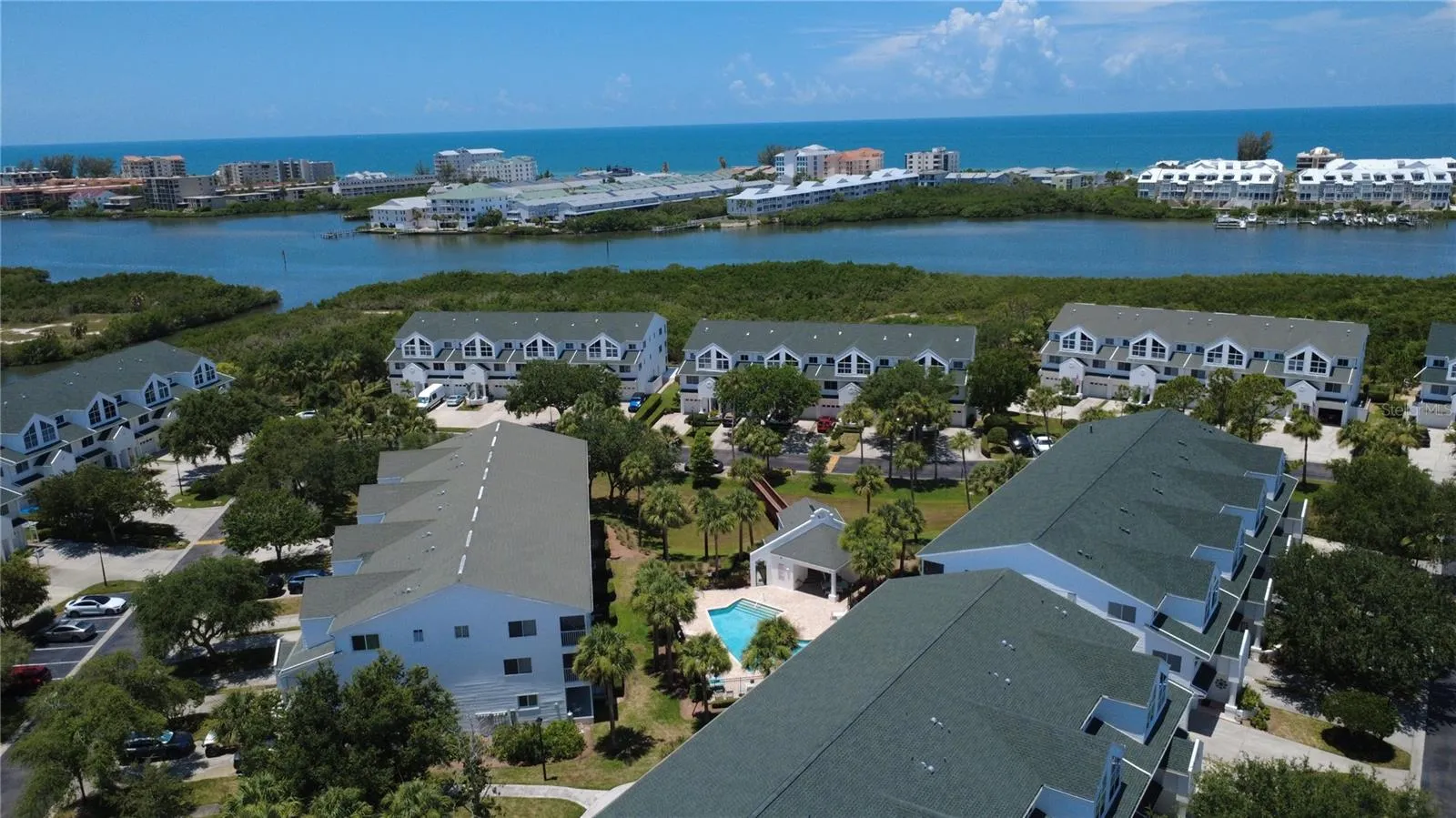 5 minutes to Gulf beaches