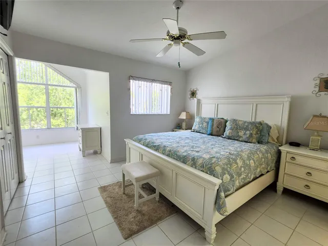 1st light &amp; bright Primary suite 3rd floor