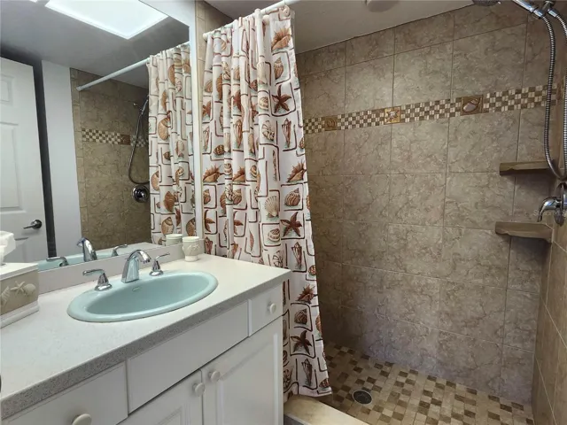 En-suite bathroom with walk in shower