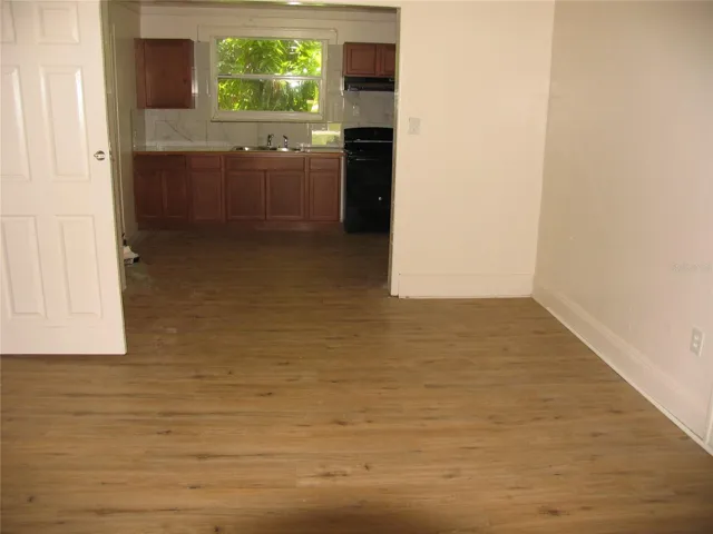 View from the livingroom into the kitchen